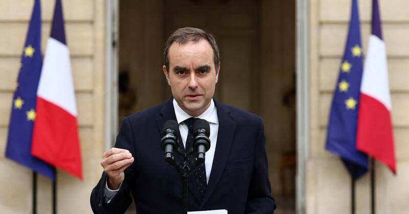 French crisis deepens as government quits after one day