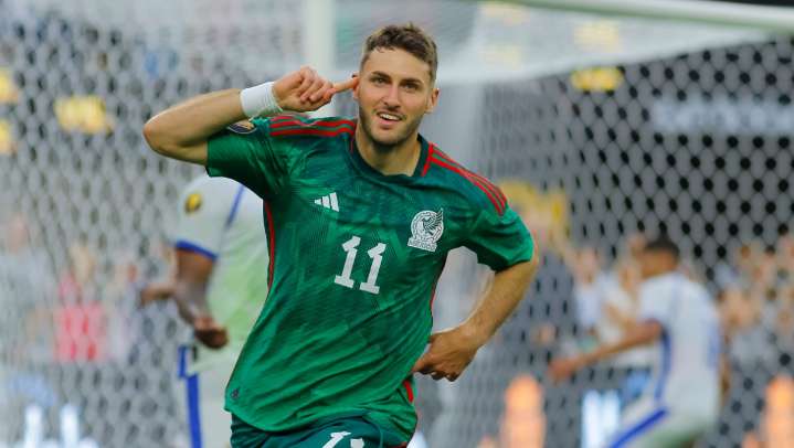 ¡Contundente respuesta! Santiago Giménez dice no a jugar en Chivas en un futuro