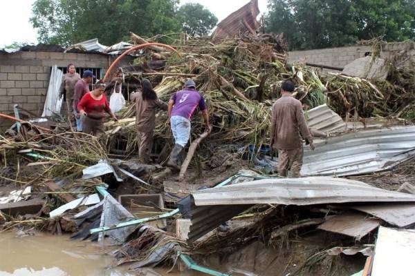 Sube a 78 número de muertes por lluvias