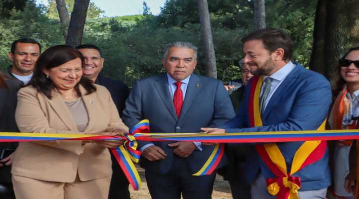 Reinauguran el Parque Simón Bolívar en Roma, a 220 años del juramento