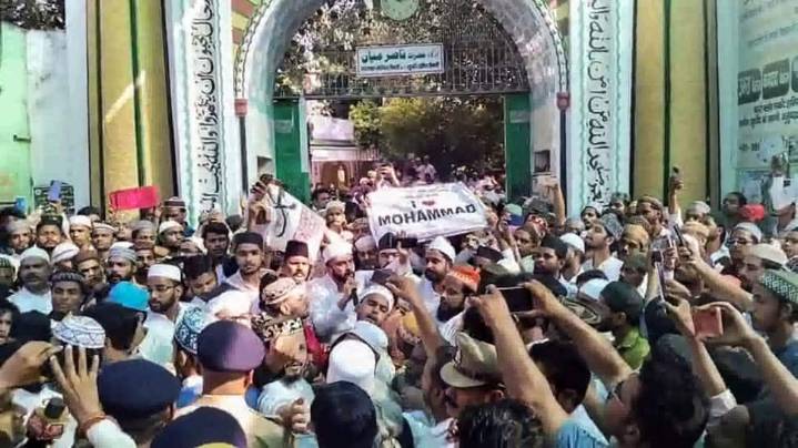 'I Love Mohammad' Row In Bareilly: UP Police Stop SP Delegation, Internet Remains Suspended