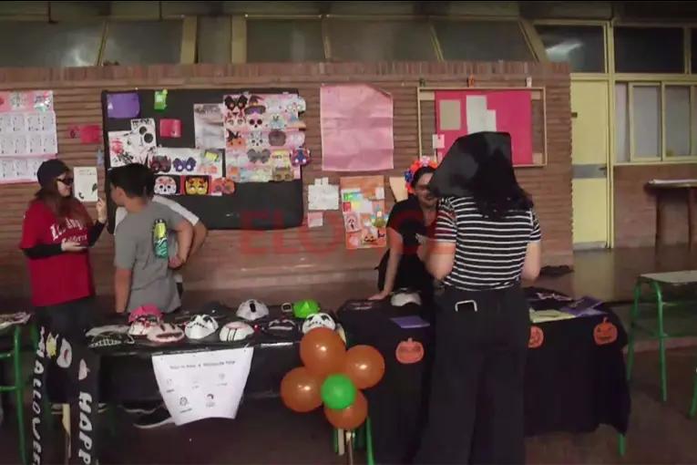 La Escuela Nº 36 Justo José de Urquiza realizó una feria temática para destacar tres idiomas