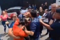 Se enfrentan a golpes y empujones morenistas en Michoacán