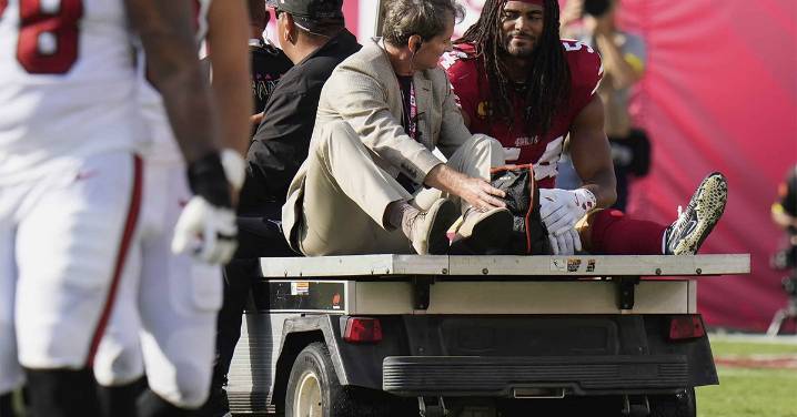Fred Warner, capitán de los 49ers, es baja para el resto del año por fractura de tobillo