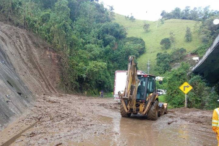 Cerrada la vía de Cajamarca hacia el Alto de La Línea por deslizamientos