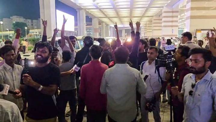 Bihar battle: Congress infighting turns ugly, workers clash at Patna airport