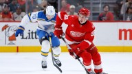 Red Wings rally from 4-0 deficit, beat Blues 6