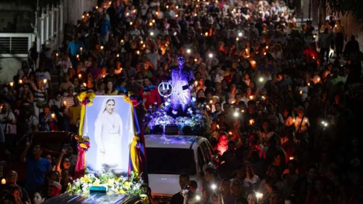 (+Fotos) Mar de fe: Venezolanos realizaron la “Ruta Nocturna por la Paz” en honor al doctor José Gregorio Hernández