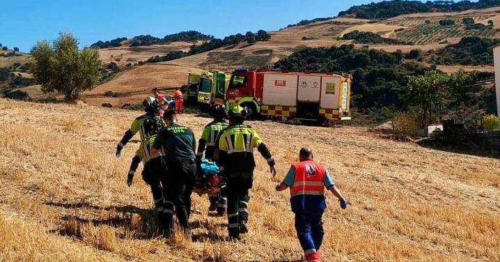 Rescatan a una mujer tras sufrir un accidente de parapente en Montecorto