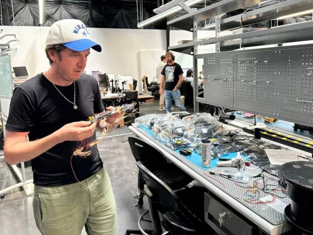 From War Dogs cosplay to Pentagon contracts: Simoni’s rise