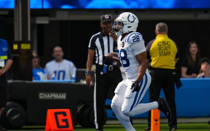 Colts dominate Chargers 38-24 to improve to 6