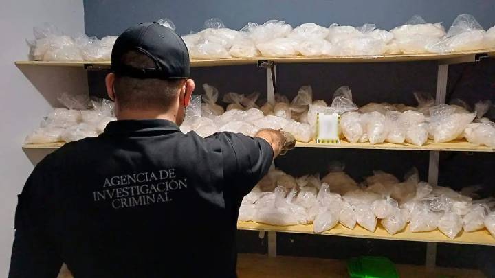 Aseguran 385 kilos y 170 litros de metanfetamina en Culiacán, confirma FGR