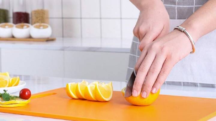 Si tenés una tabla de cocina vieja y corchos, no los tires: creá esto tan útil para recordar fechas importantes