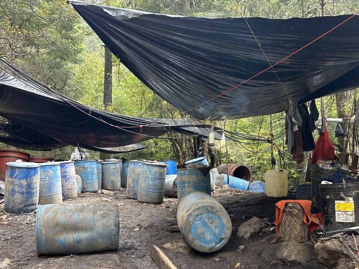 Desmantelan narcolaboratorio de Los Mayos que producía 50 toneladas de metanfetamina a la semana