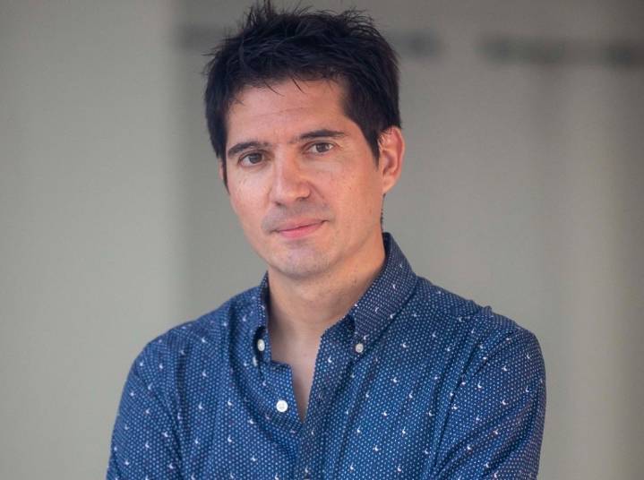 Paco Cerdà gana el Nacional de Narrativa por ‘Presentes’