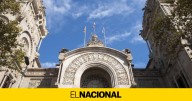 La Audiencia de Barcelona absuelve al agente que disparó a un sintecho al expulsar Arrels de la acusación