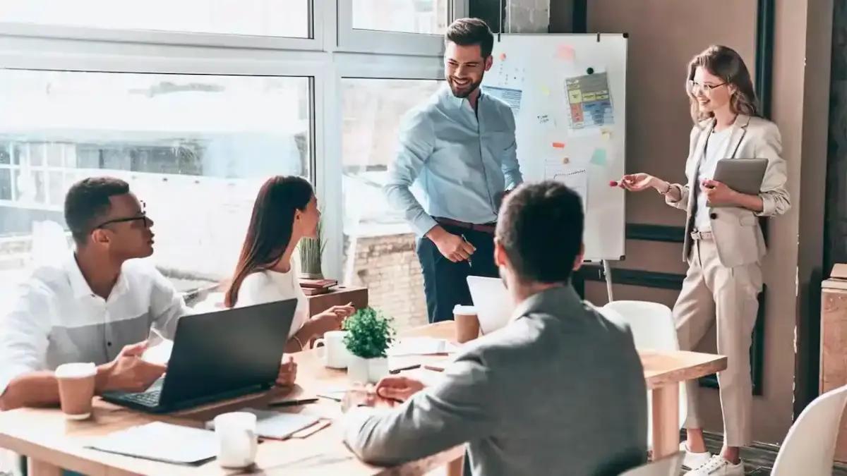 Ventas y logística concentran la mayoría de las 26.000 ofertas laborales disponibles en Medellín