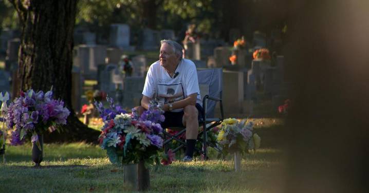 Meet the man making sure hundreds of graves have flowers