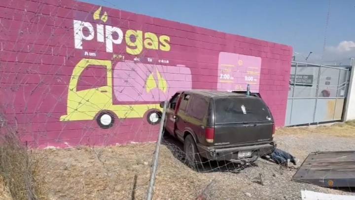 Se queda sin frenos y choca contra barda en Periférico Luis Echeverría