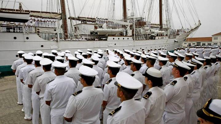 Un marinero de la Escuela Naval de Marín llega hasta el Supremo reclamando poder ir en chándal
