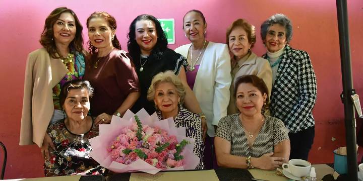 Celebran amigas del Grupo RETO a Mina Fernández
