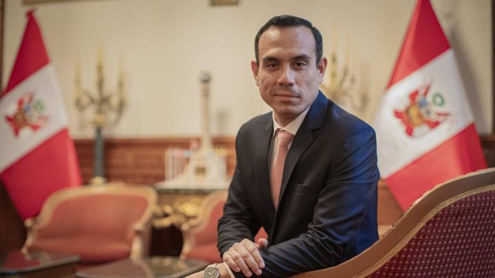 El Congreso de Perú designa al presidente interino tras aprobar la vacancia de Boluarte