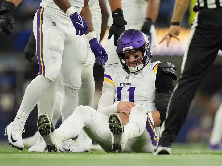 Vikings QB Wentz needs season-ending surgery on shoulder
