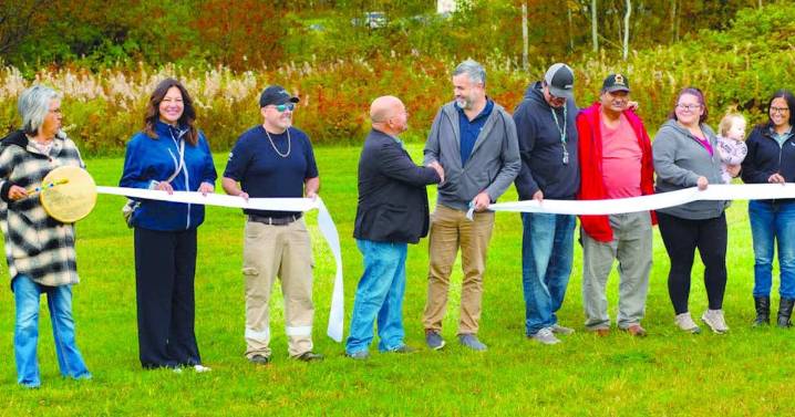 Pays Plat, Hydro One celebrate agreement