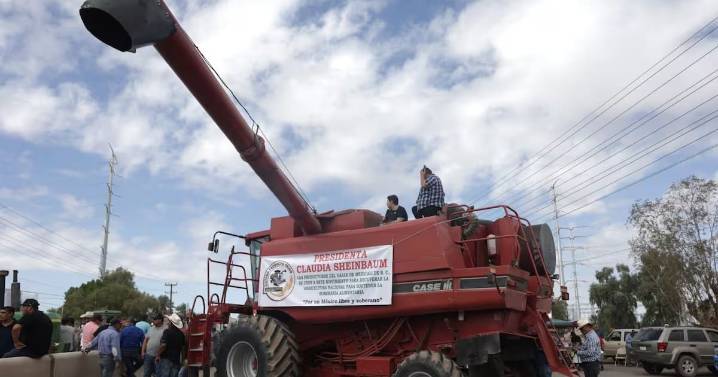 Agricultores retoman paro frente a Conagua