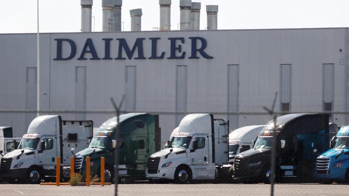 EU exenta a México de los aranceles a camiones y autobuses