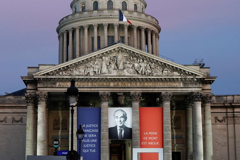 Who is Robert Badinter, the late justice minister given France's highest honour?