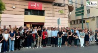 Badajoz se vuelca en la despedida a Guillermo Fernández Vara frente a la Casa del Pueblo