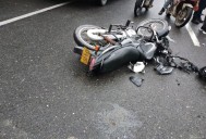 Vehículo de carga pesada pasó por encima de un motorizado