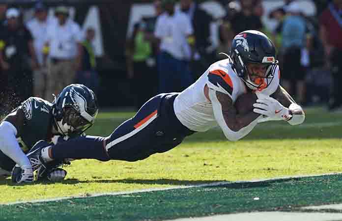 Broncos remontan y vencen a Eagles