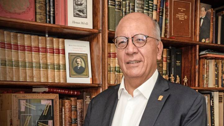 Vicente Quirarte: Recibir el Premio Crónica es también reconocer a mis alumnos, a la UNAM, a la AML, al Colnal…
