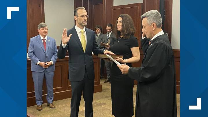 Jason Dickerson sworn in as newest state senator