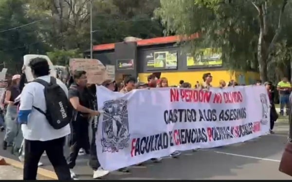 Marchan de Tlatelolco al Zócalo a 57 años del 2 de octubre