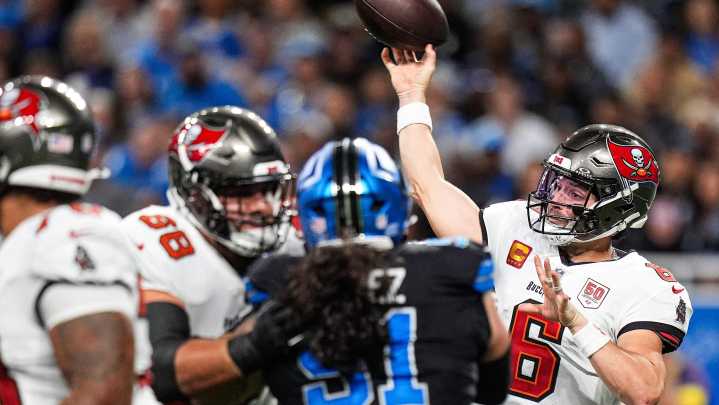 Lions' defense is stellar, offense stumbles in victory over Buccaneers