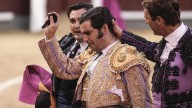 Morante de la Puebla se retira por sorpresa tras cortar dos orejas y dedica una faena a Ayuso: "Es usted una valiente"