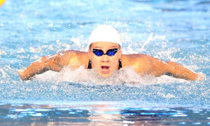 La costarricense Alondra Ortiz muestra su talento en la natación de los Juegos Centroamericanos