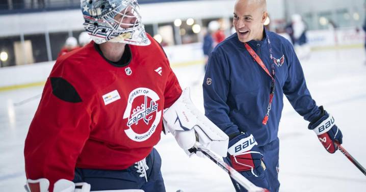 Column: What can a hockey coach learn from an NFL team? A lot, it turns out.