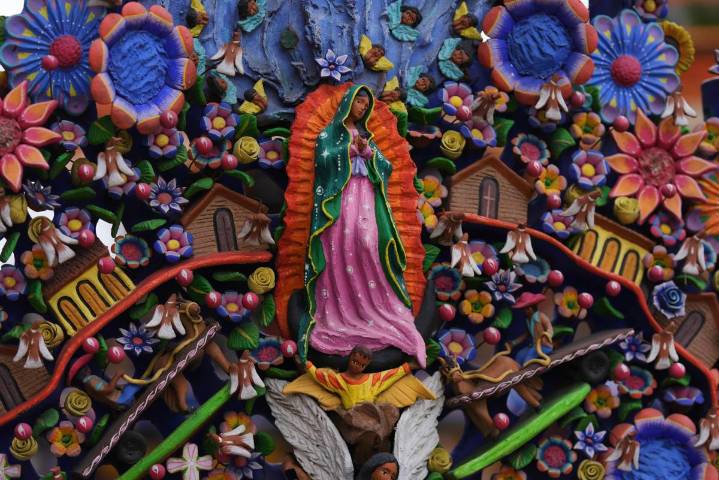 Así transforman los artesanos mexicanos el barro en Árboles de la Vida