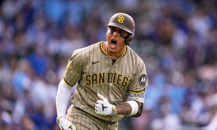 Manny Machado jonronea y los Padres igualan la serie de comodín contra los Cubs