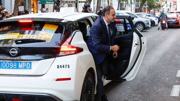 Ábalos se acoge a su derecho a no declarar en el Supremo y la Fiscalía rechaza pedir prisión provisional