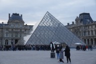El Louvre reabre tres días después del robo de las joyas de la Corona