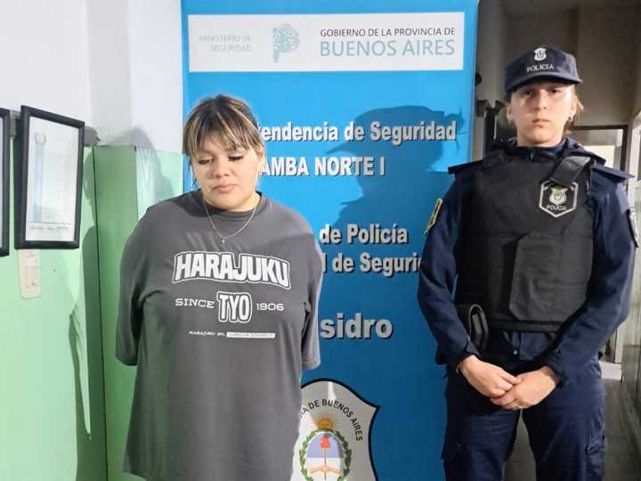 Encapuchada y esposada: así fue trasladada Morena Rial a un penal tras ser detenida nuevamente