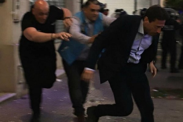 César Francis, contundente contra Moretti: “Nos somete a un desgaste enorme con secuelas graves”