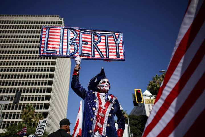 Protesta masiva en EE UU contra la «deriva autoritaria» de Trump