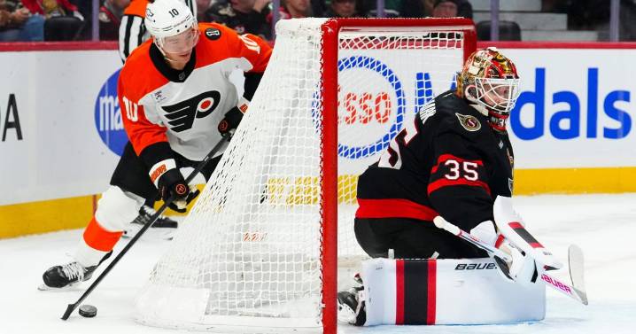 Linus Ullmark makes 22 saves in the Senators' 2-1 victory over the Flyers