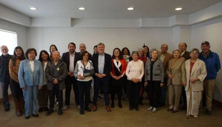 Profesores de Valparaíso reciben pago de deuda histórica: “Un reconocimiento al tiempo, la espera y la perseverancia"